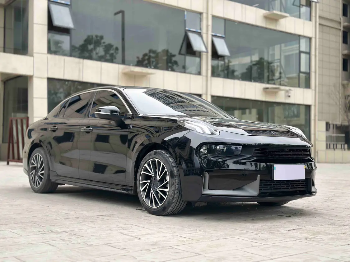 Lynk & Co 03