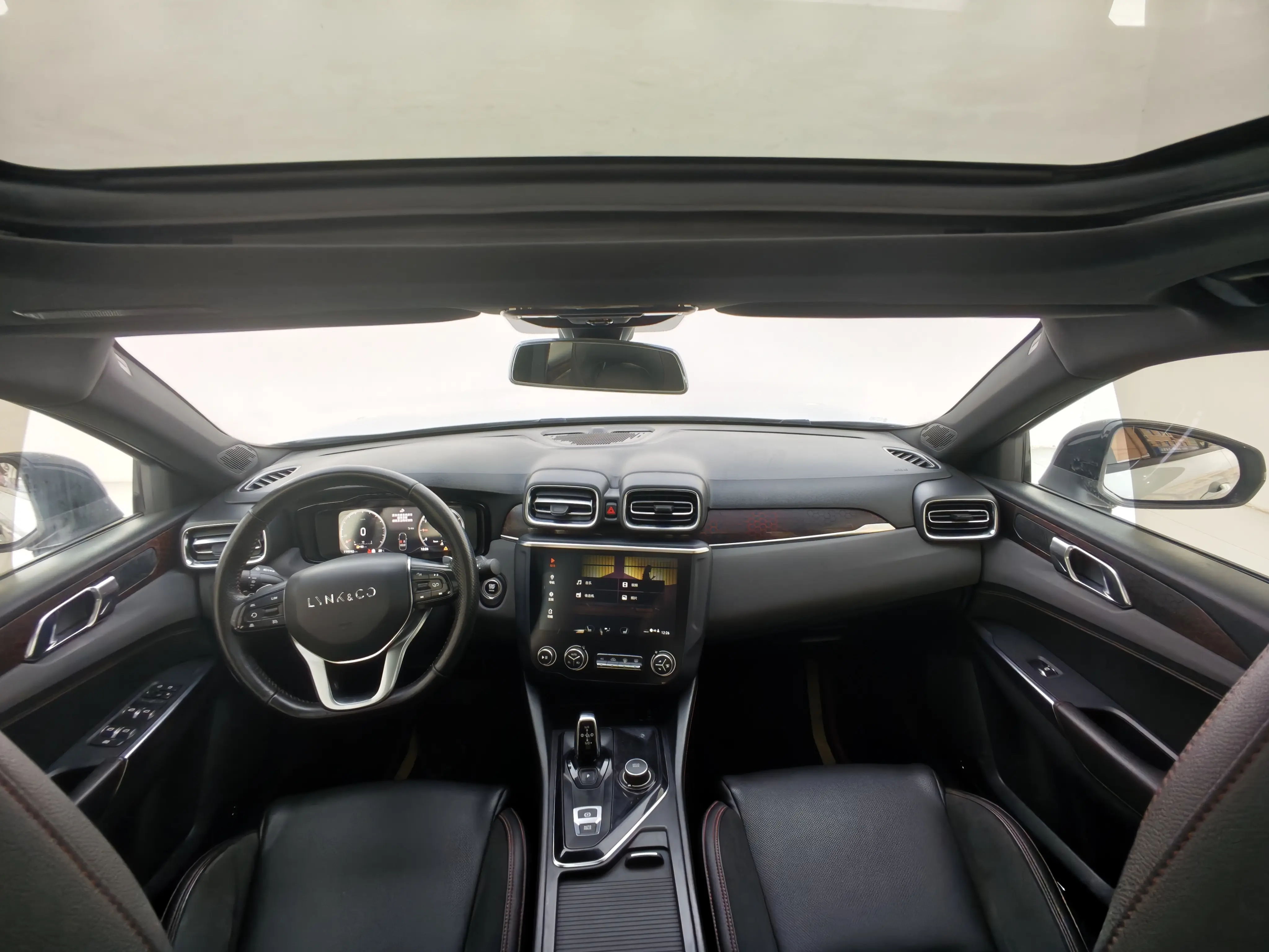 Lynk & Co 03