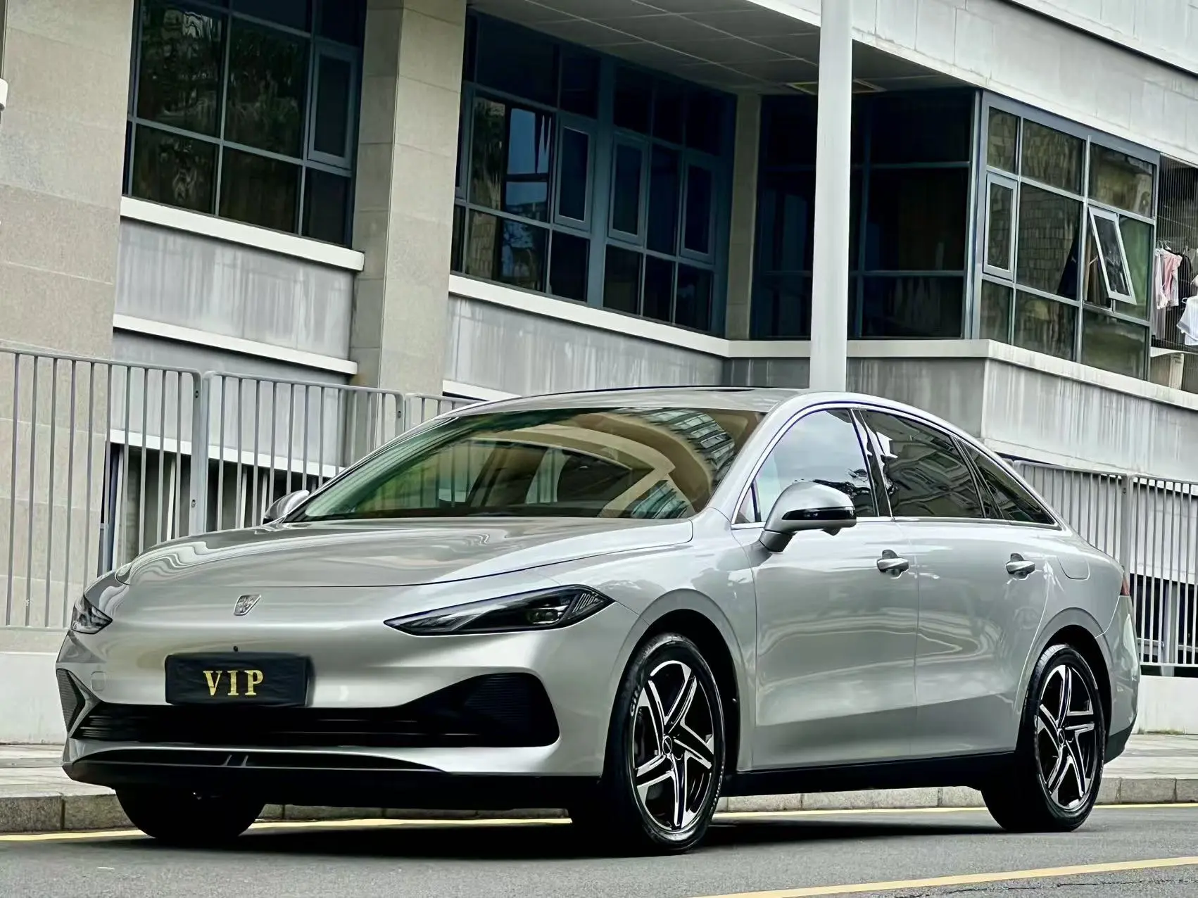 Roewe D7 DMH