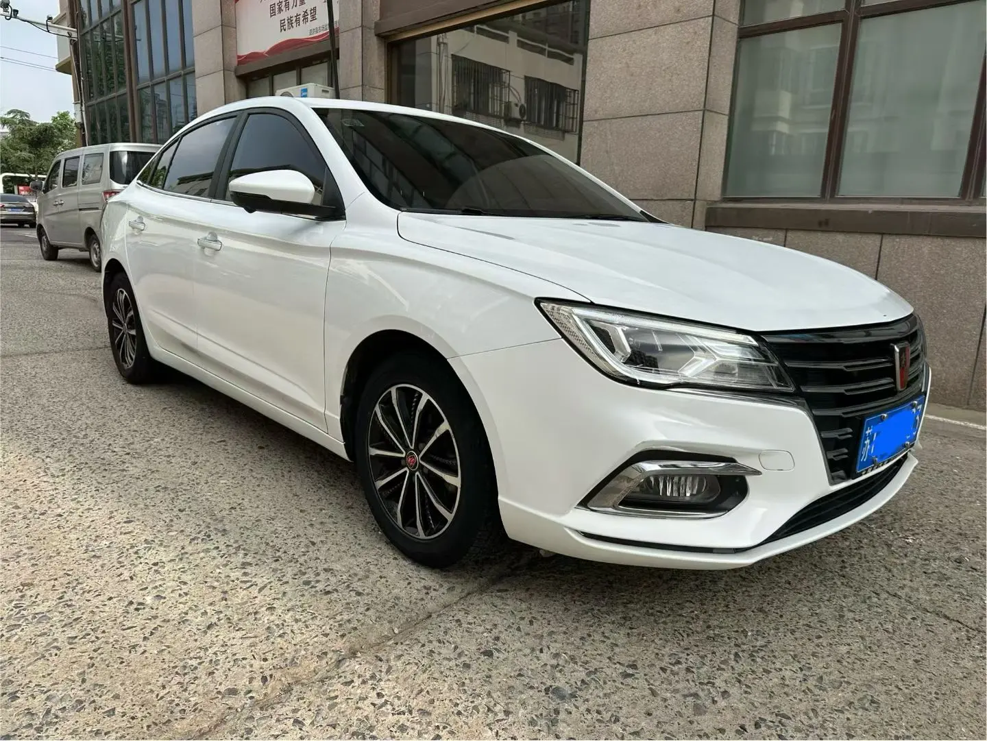 Roewe i5