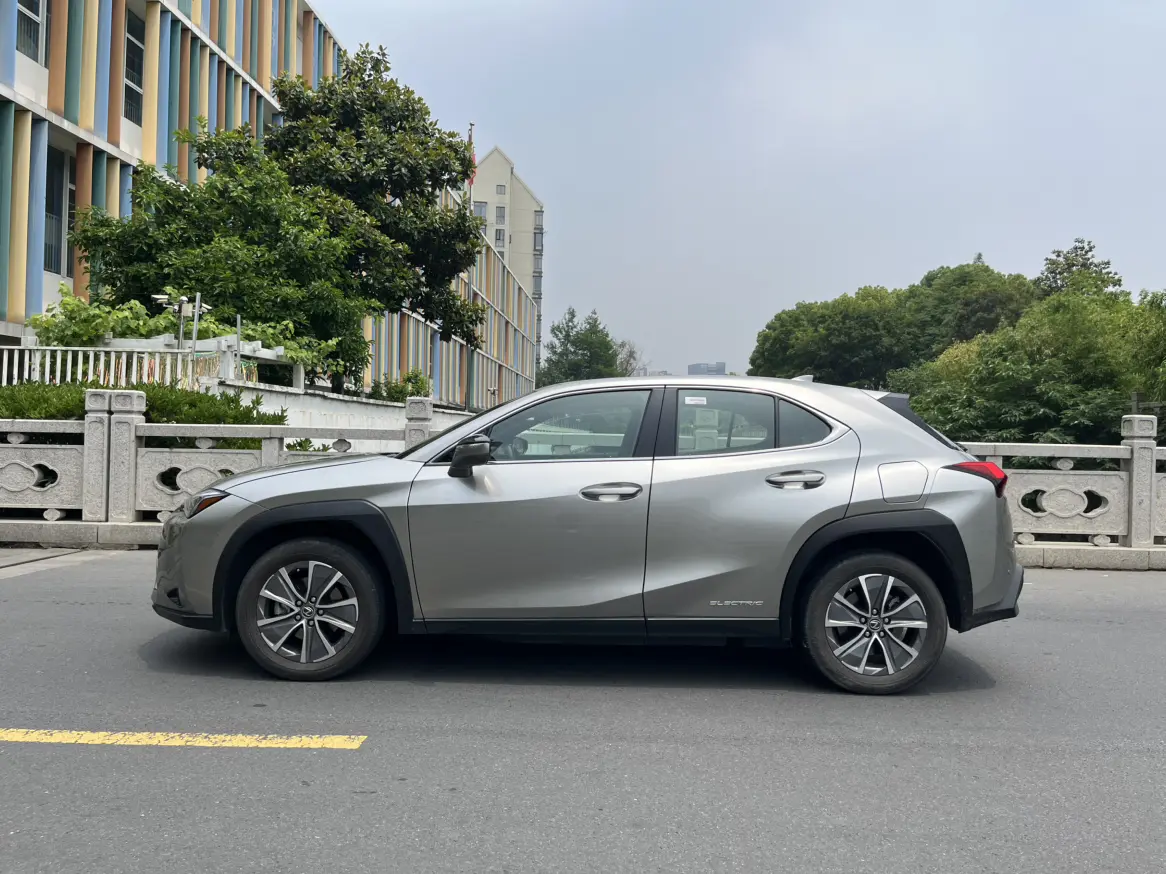 Lexus UX EV
