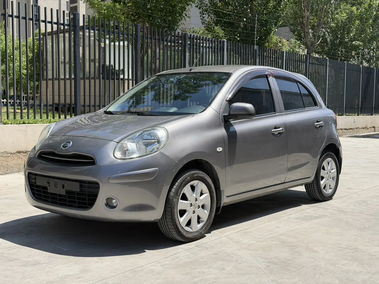 Nissan March