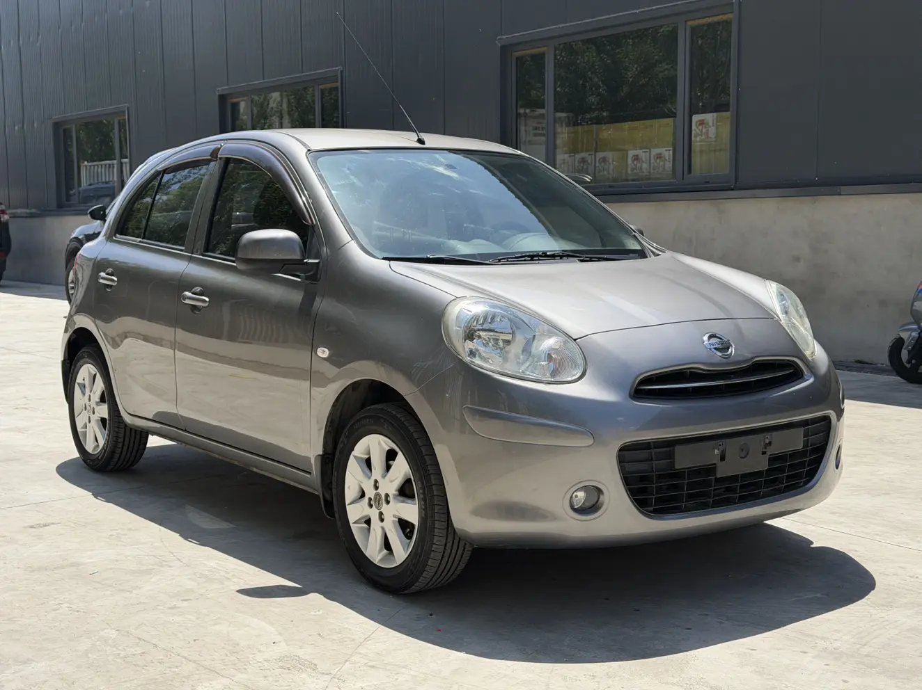 Nissan March