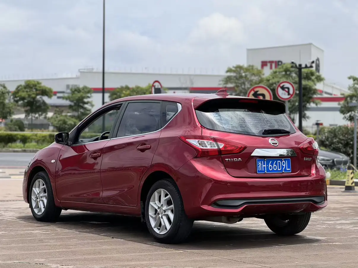 Nissan Tiida