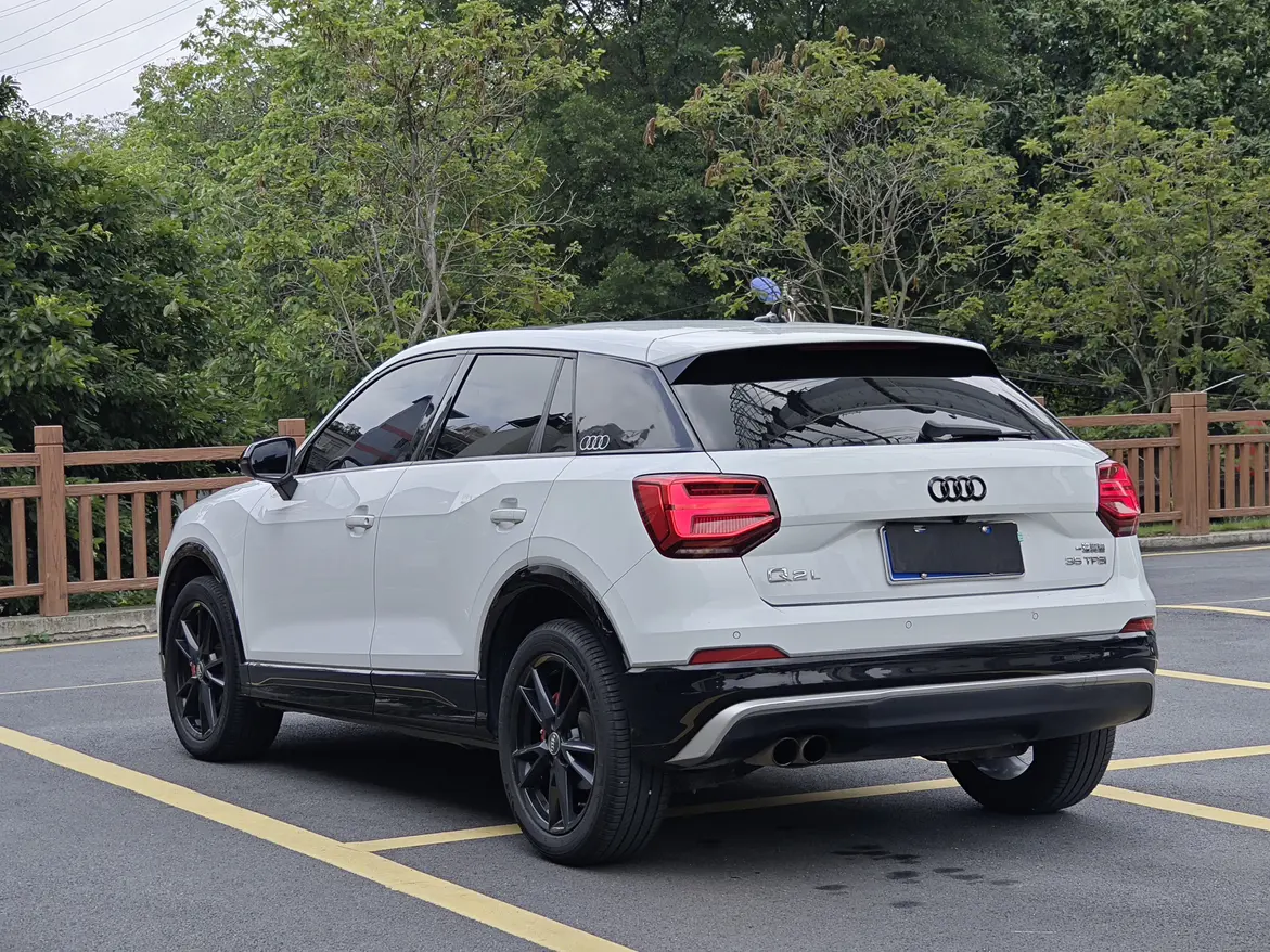 Audi Q2L