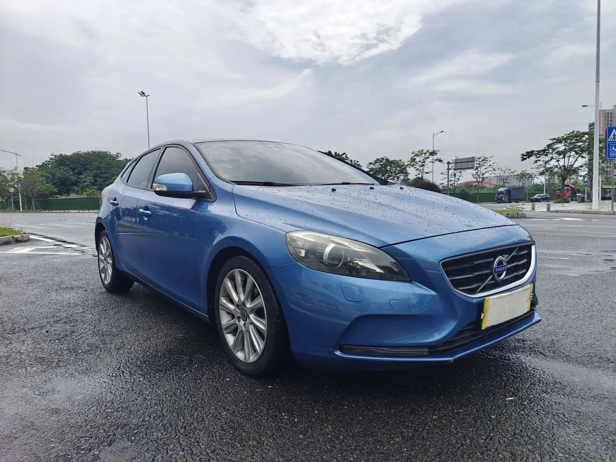 Volvo V40