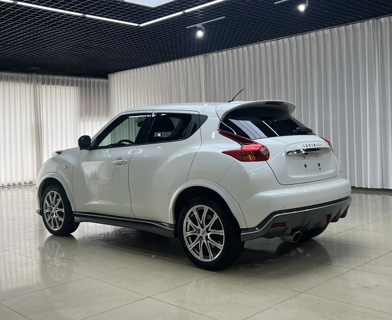Infiniti ESQ