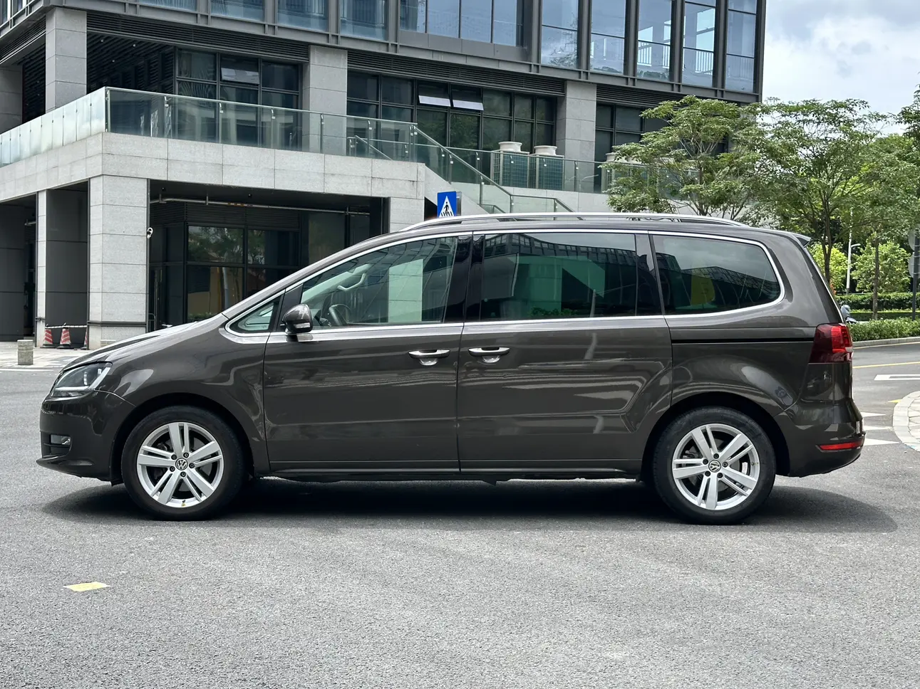 Volkswagen Sharon