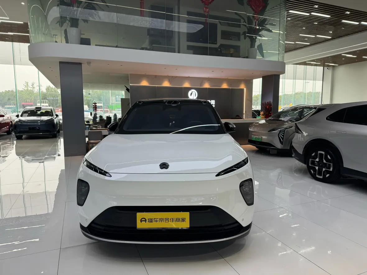 NIO ES8