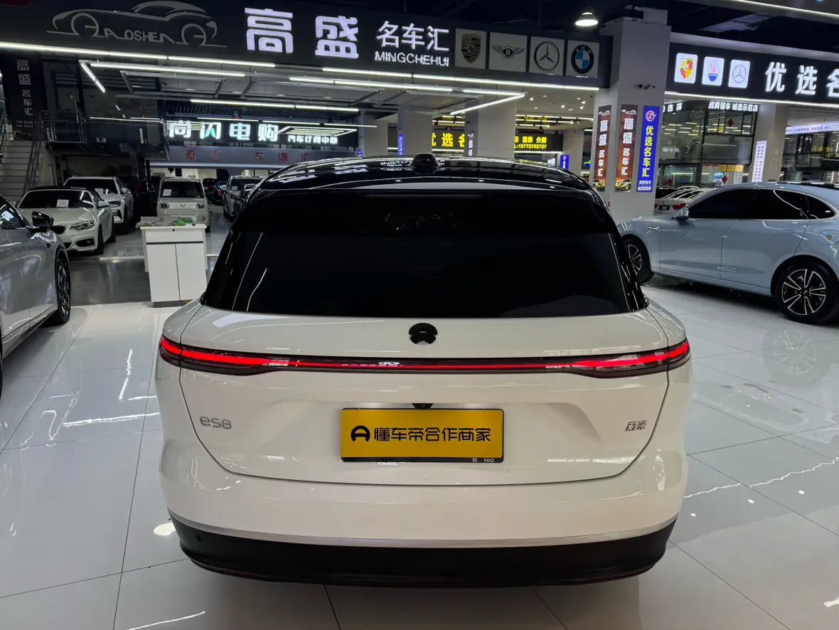 NIO ES8