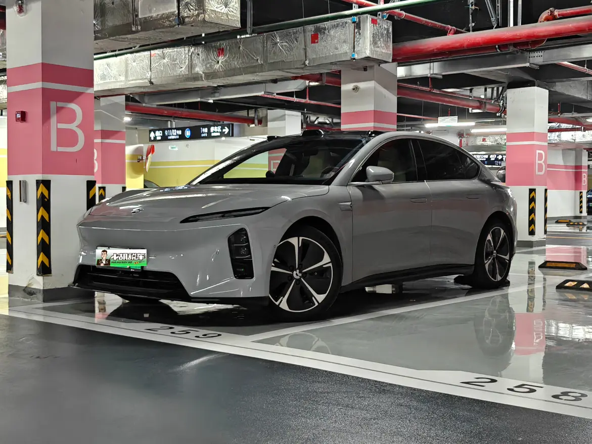 NIO ET5