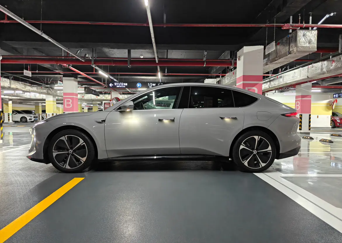 NIO ET5