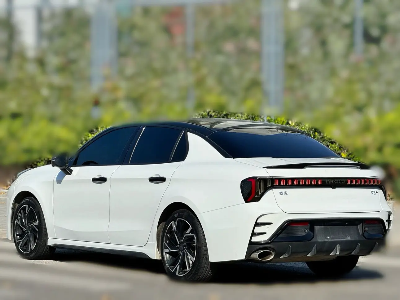 Lynk & Co 03