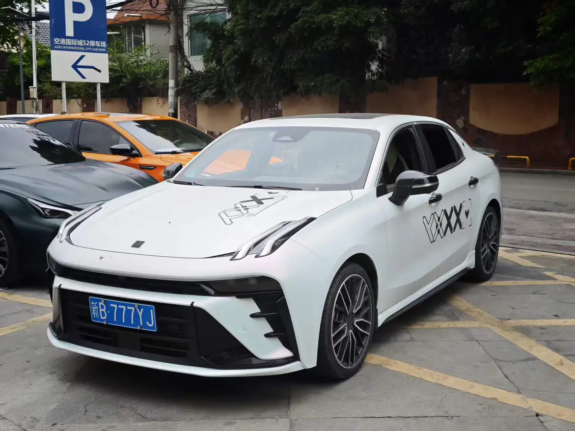 Lynk & Co 03