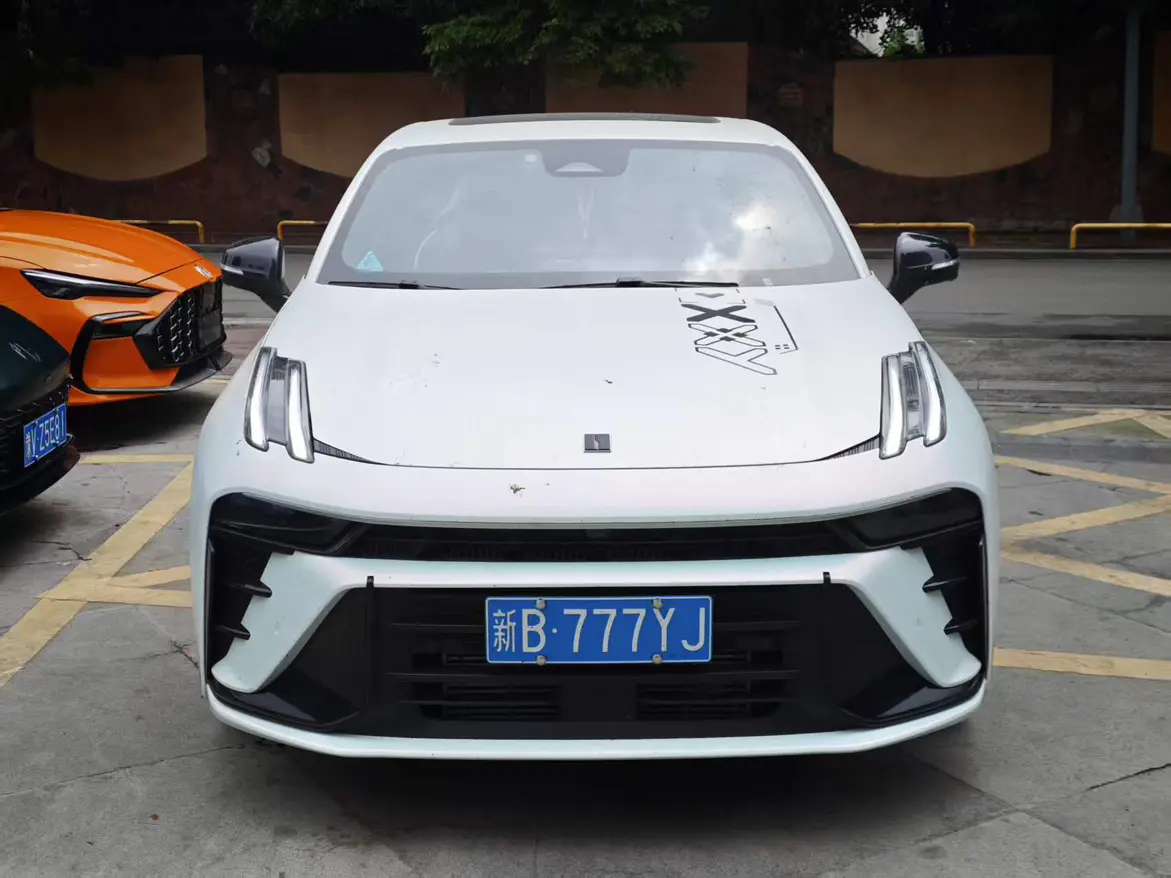 Lynk & Co 03