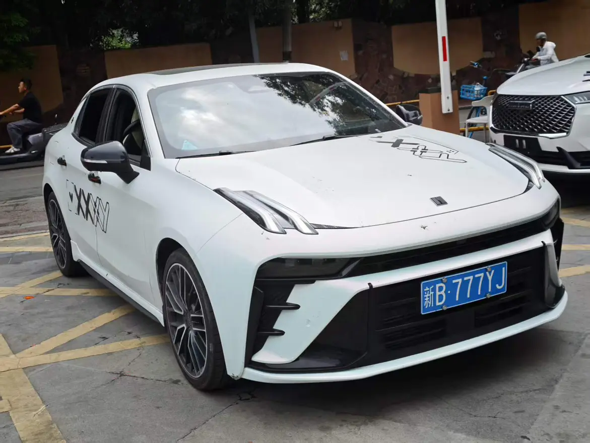 Lynk & Co 03