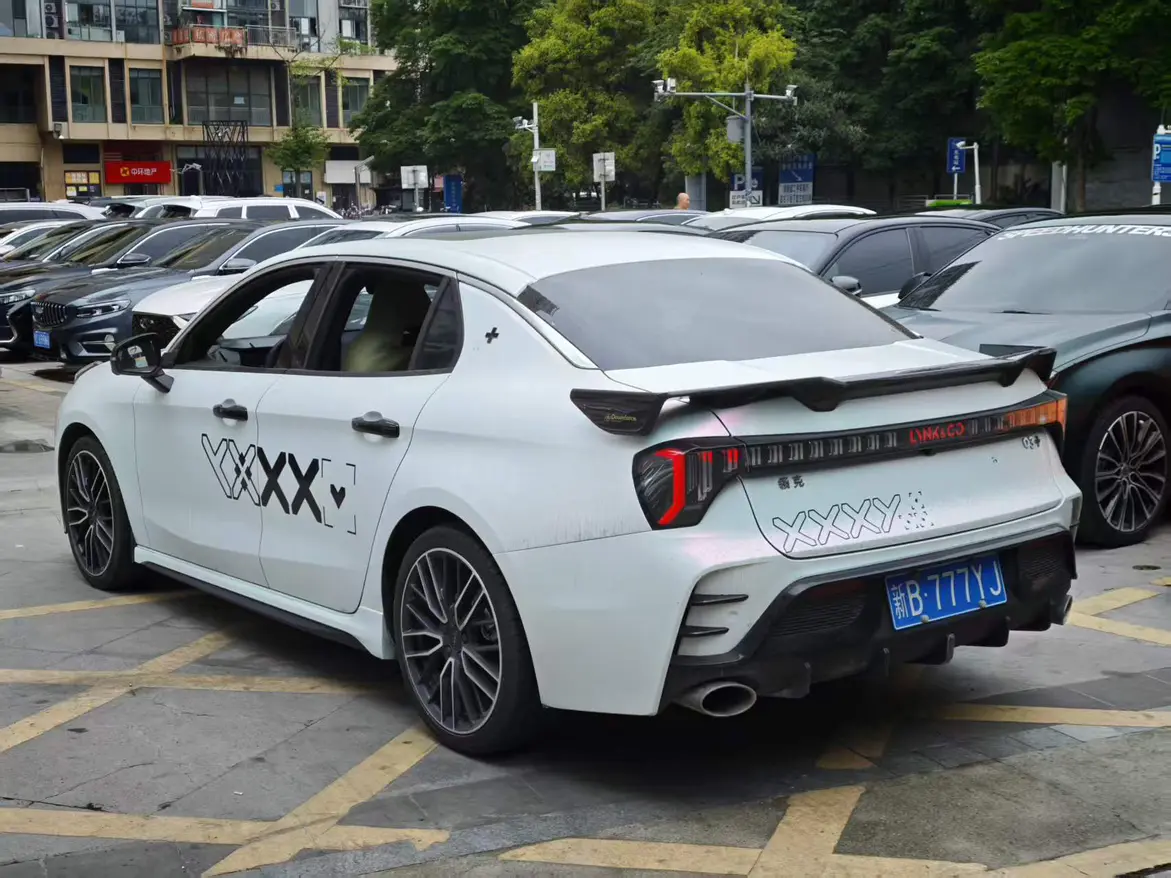 Lynk & Co 03