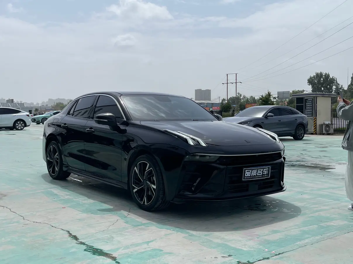 Lynk & Co 03