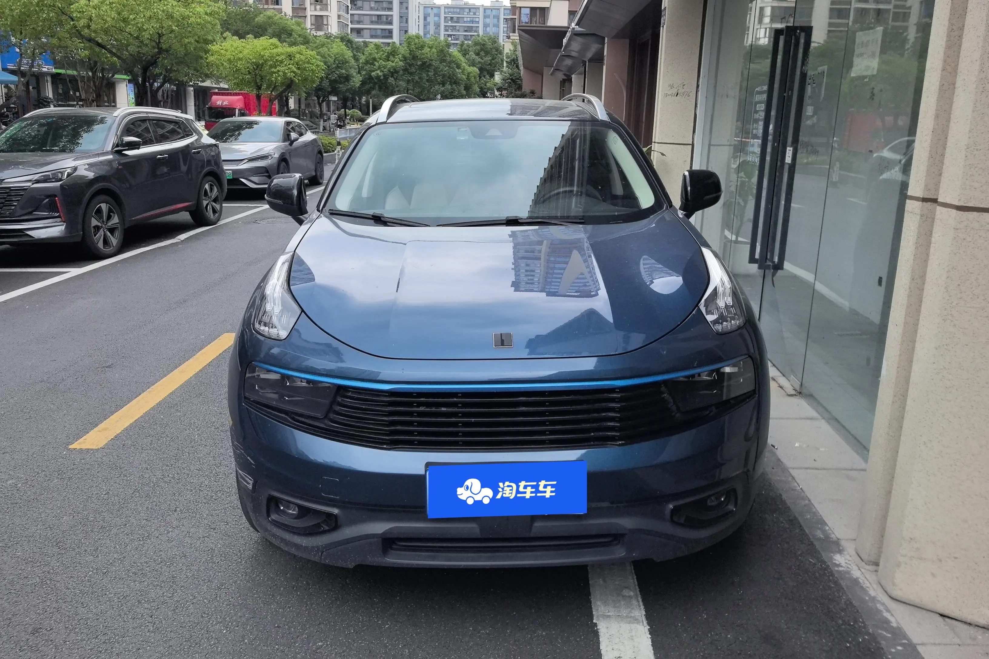 Lynk & Co 01