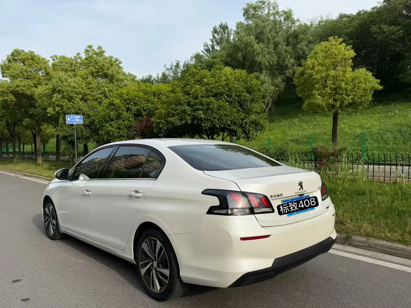 Peugeot 408