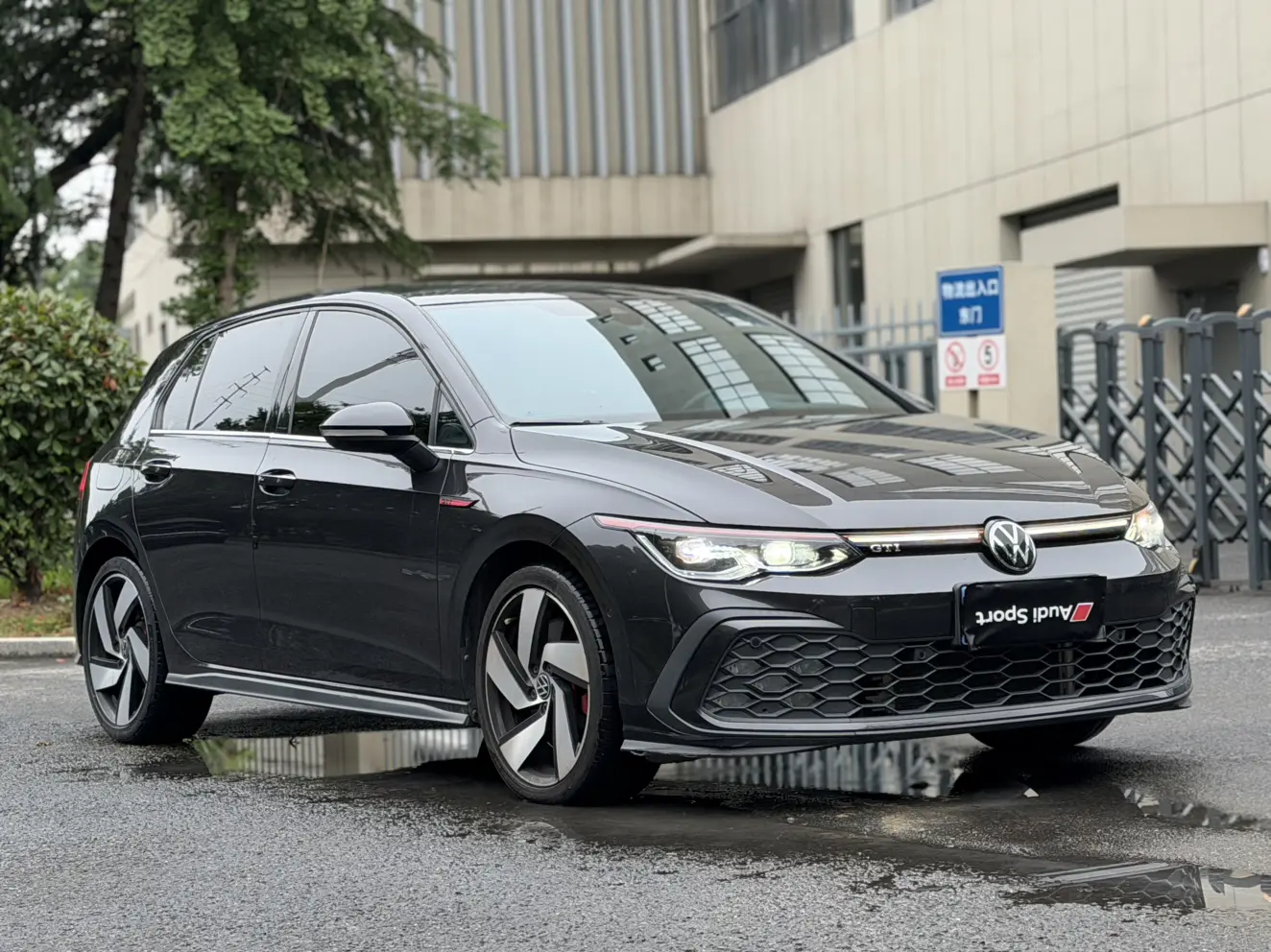 Volkswagen Golf GTI