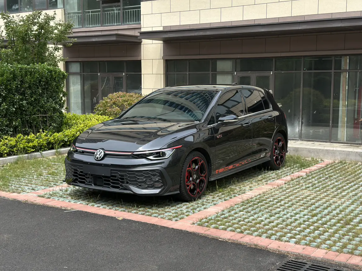 Volkswagen Golf GTI