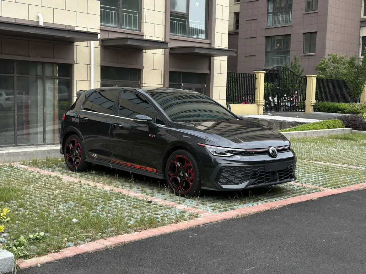 Volkswagen Golf GTI