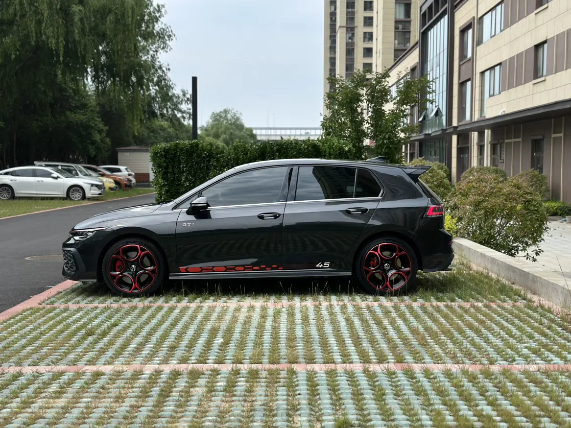 Volkswagen Golf GTI