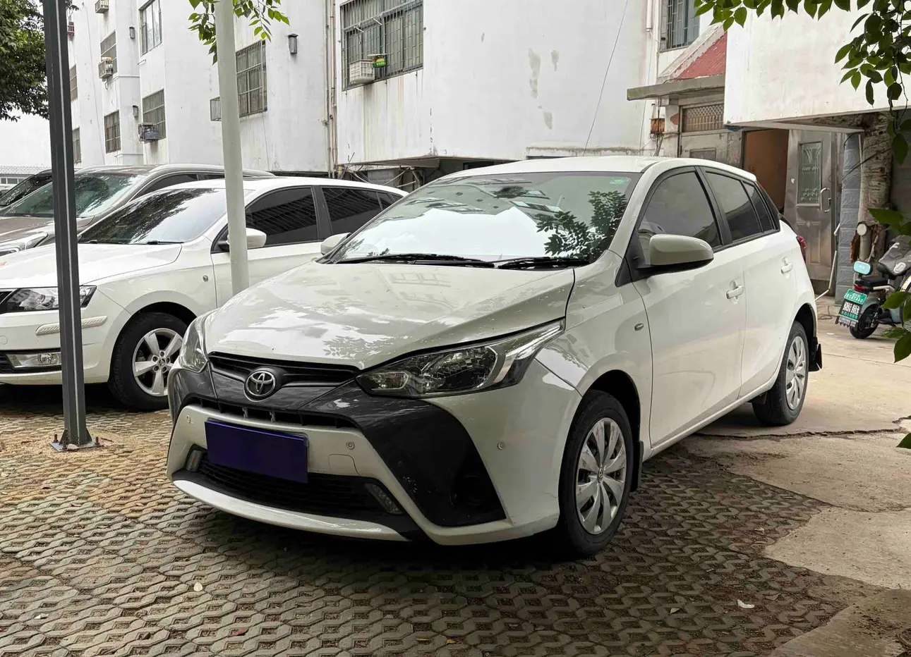 Toyota Yaris L