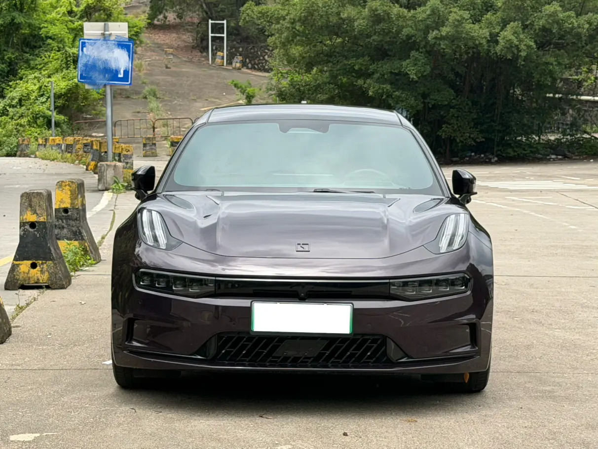 ZEEKR 001