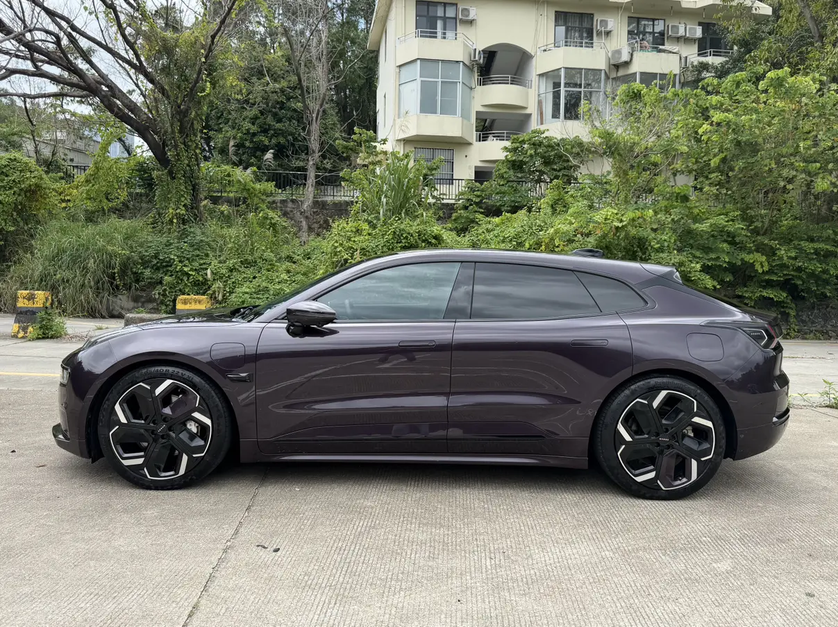 ZEEKR 001