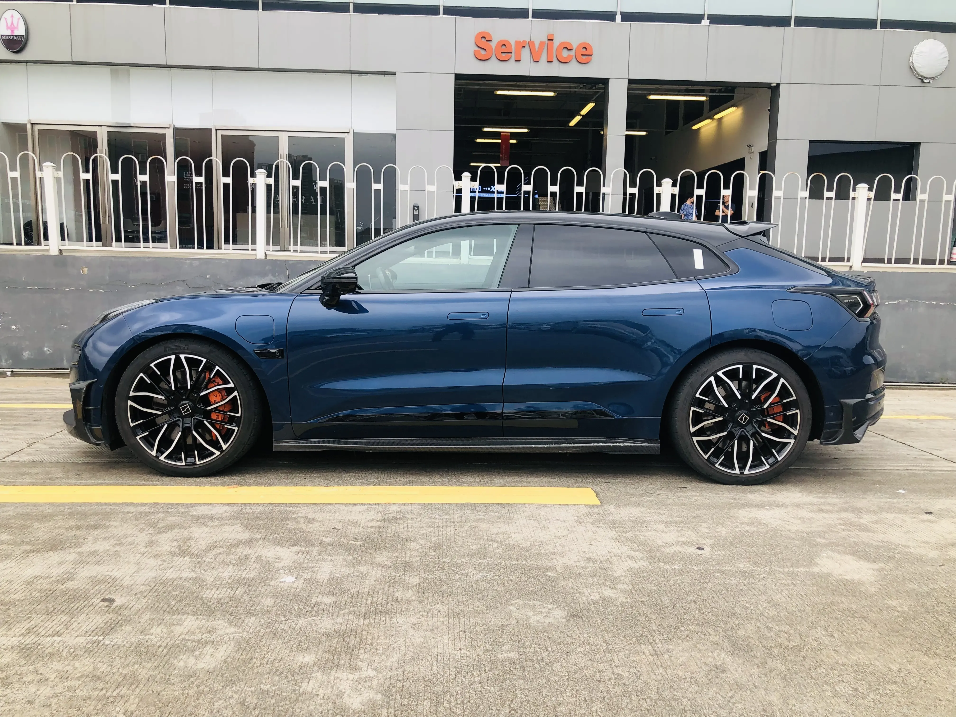 ZEEKR 001