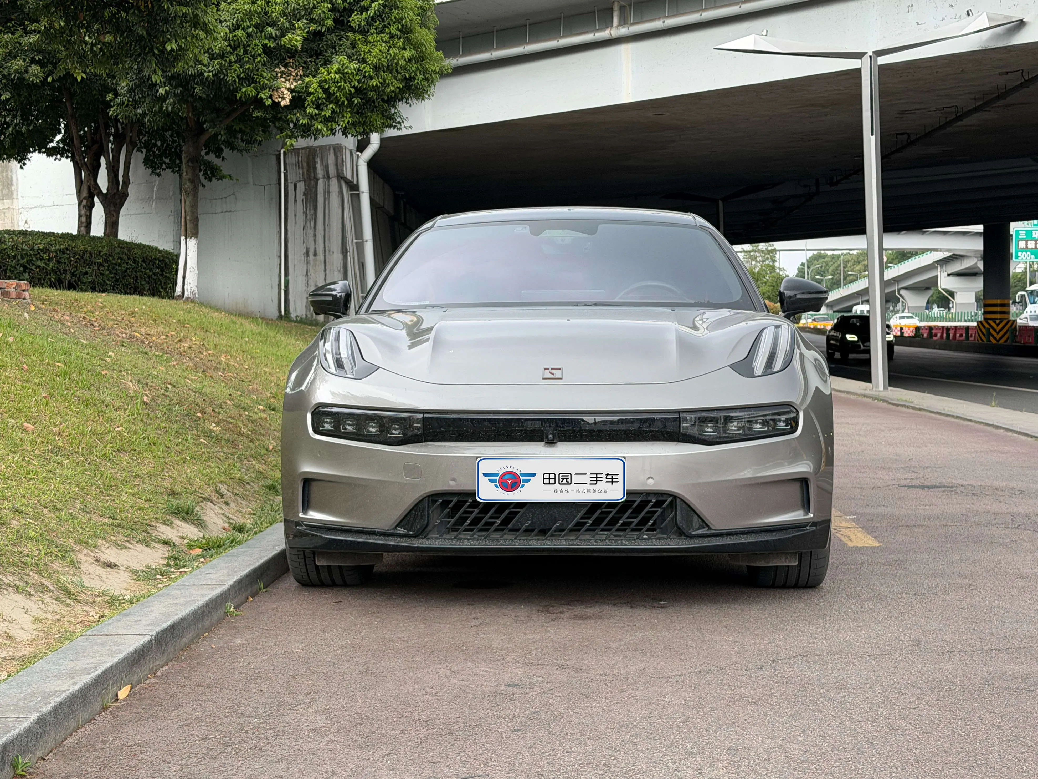 ZEEKR 001