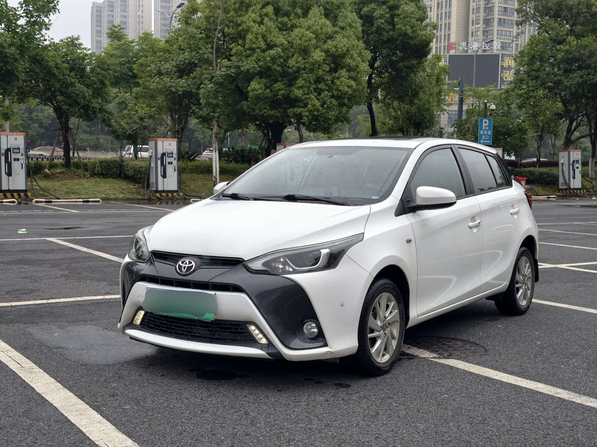 Toyota Yaris L