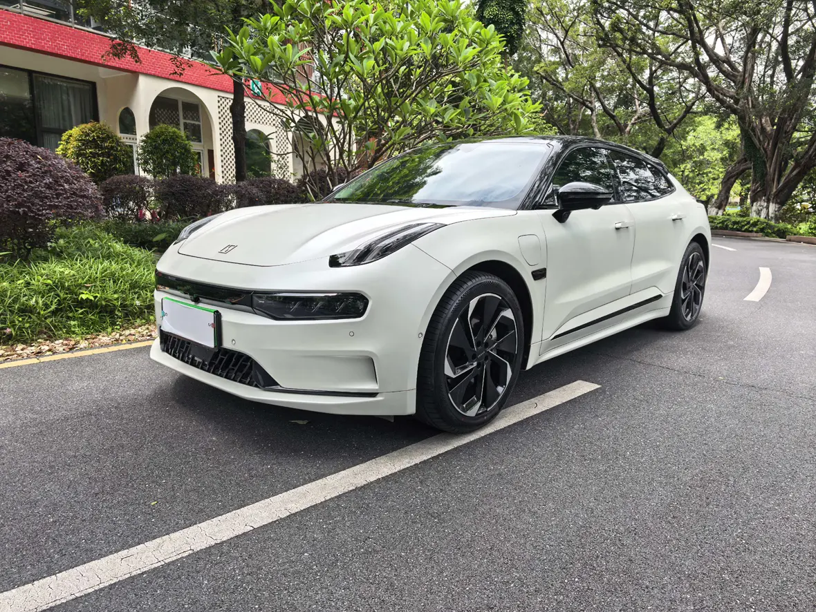 ZEEKR 001