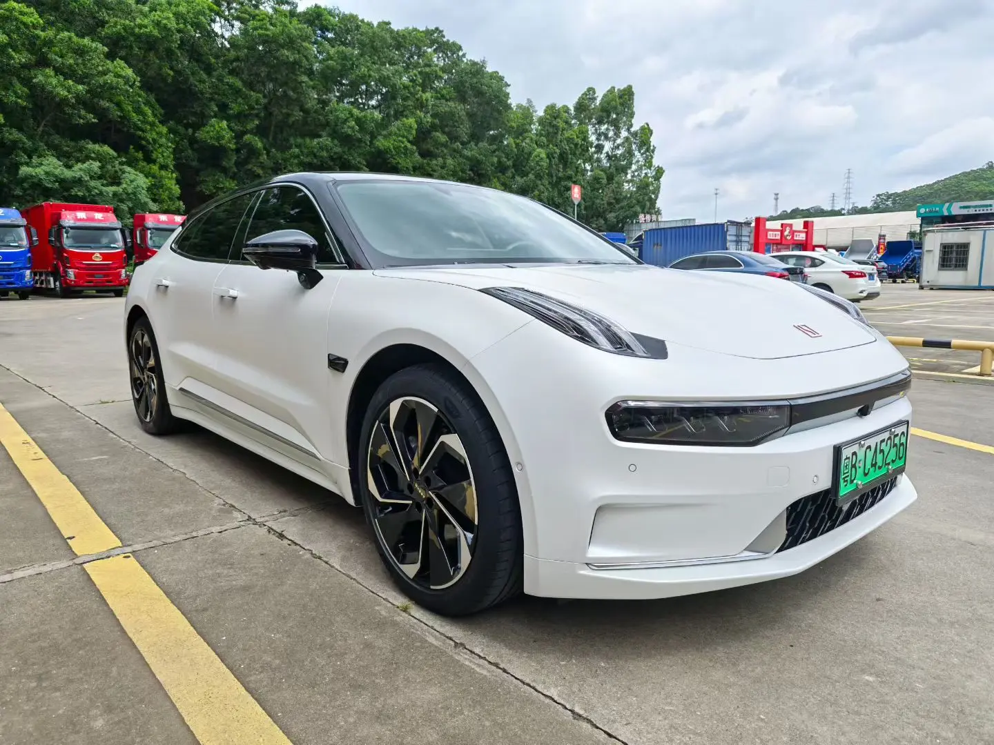 ZEEKR 001