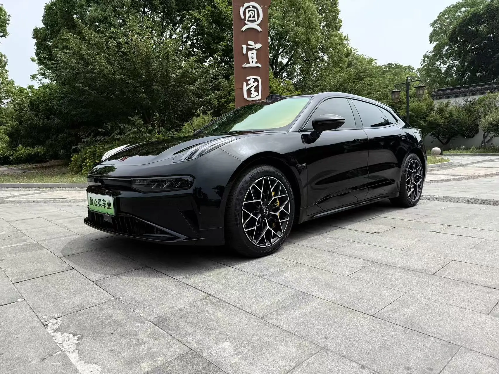 ZEEKR 001