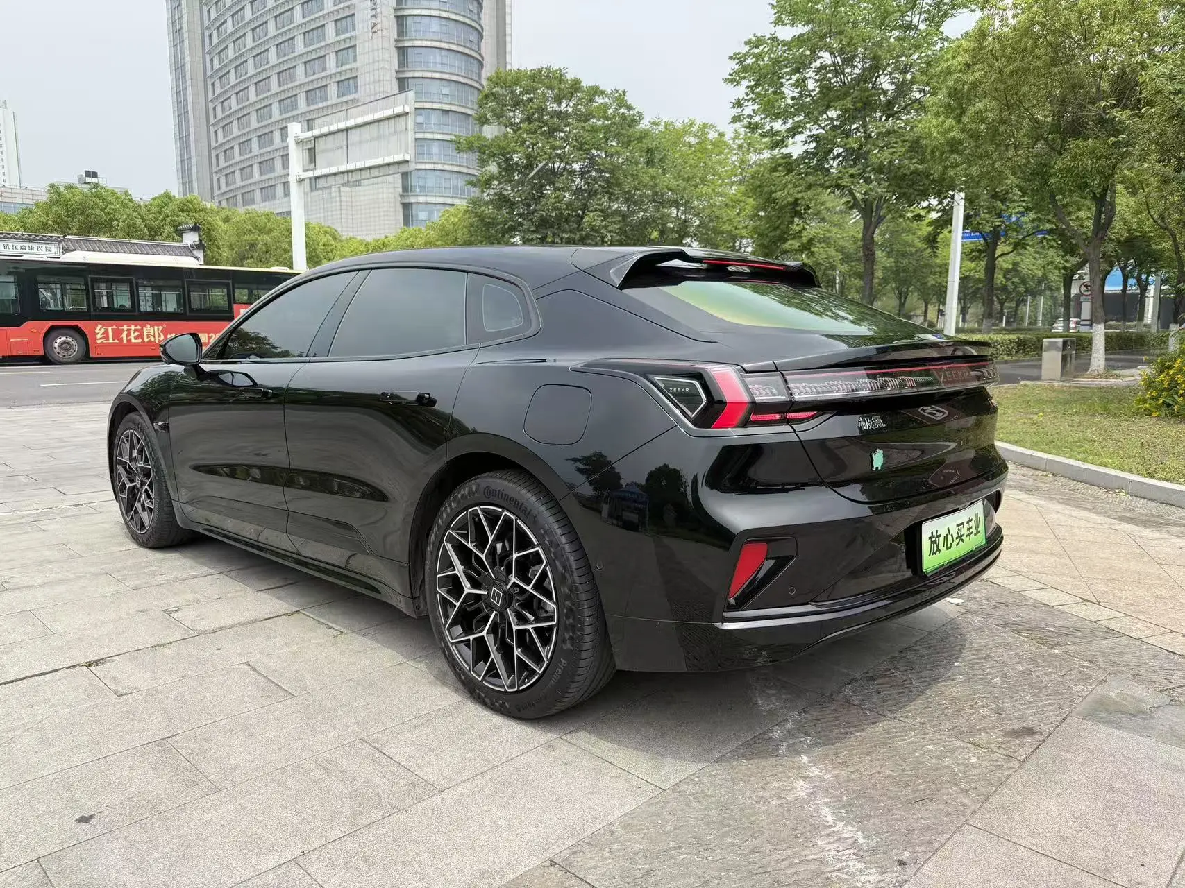 ZEEKR 001