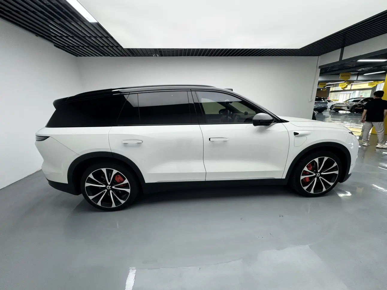 NIO ES8