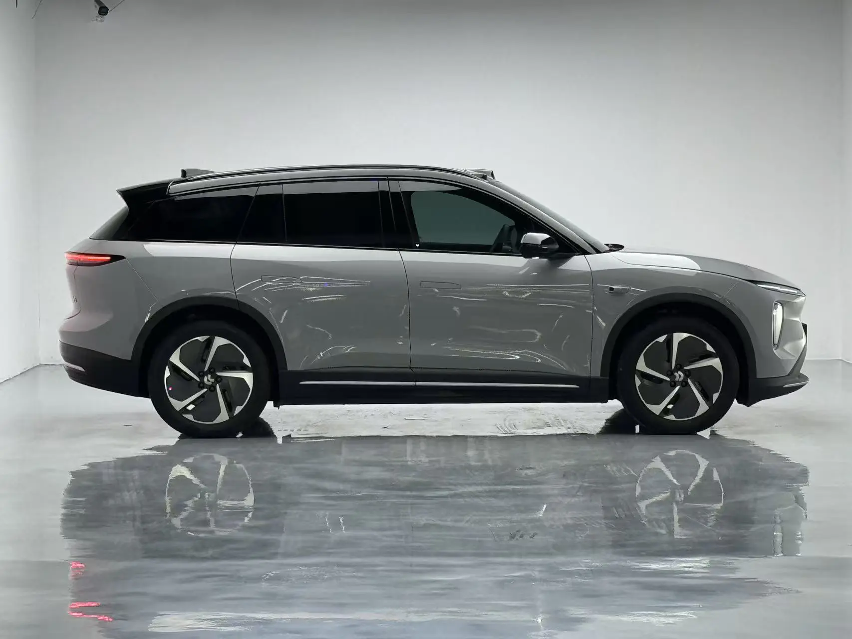 NIO ES6