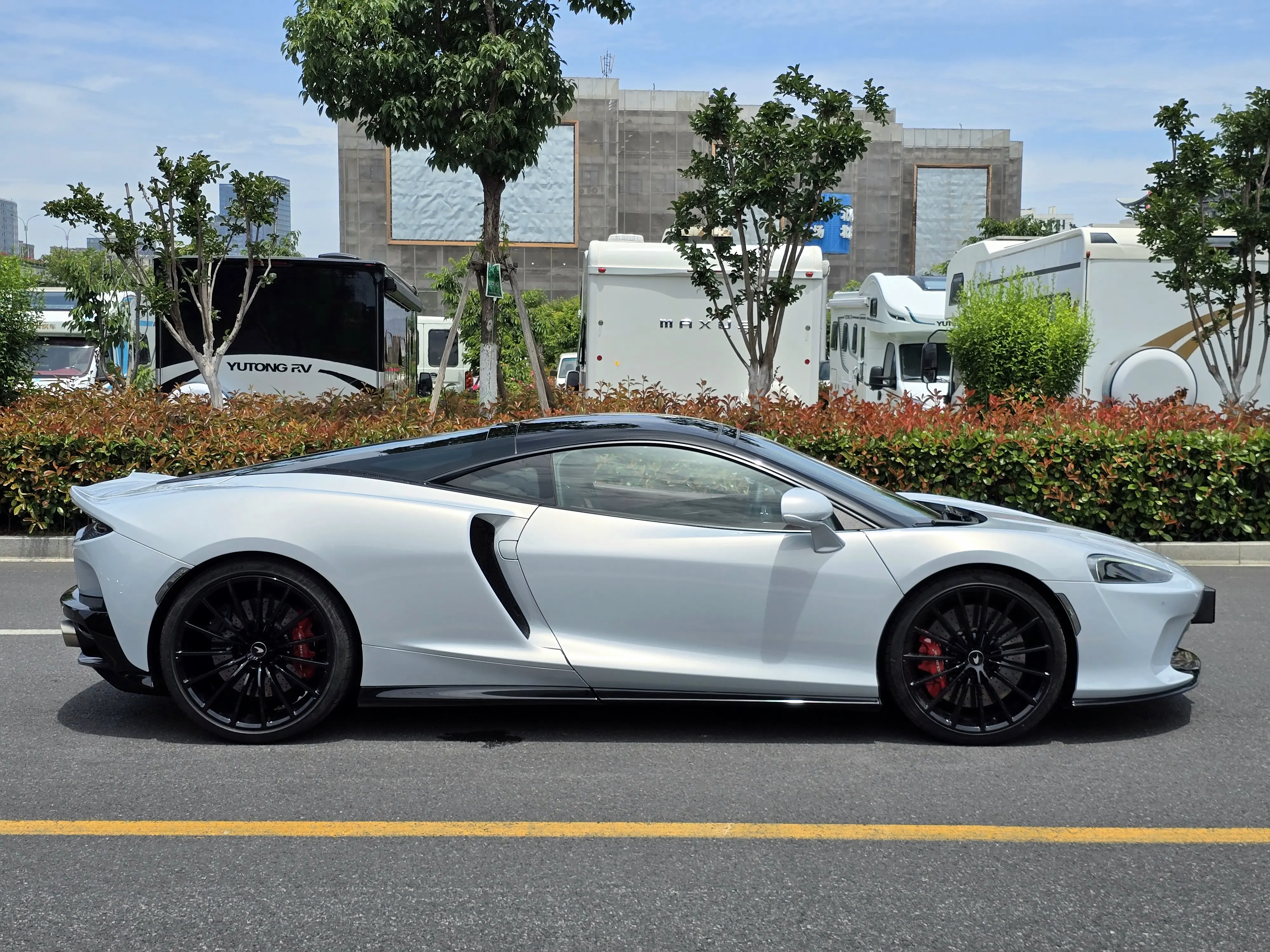 McLaren GT