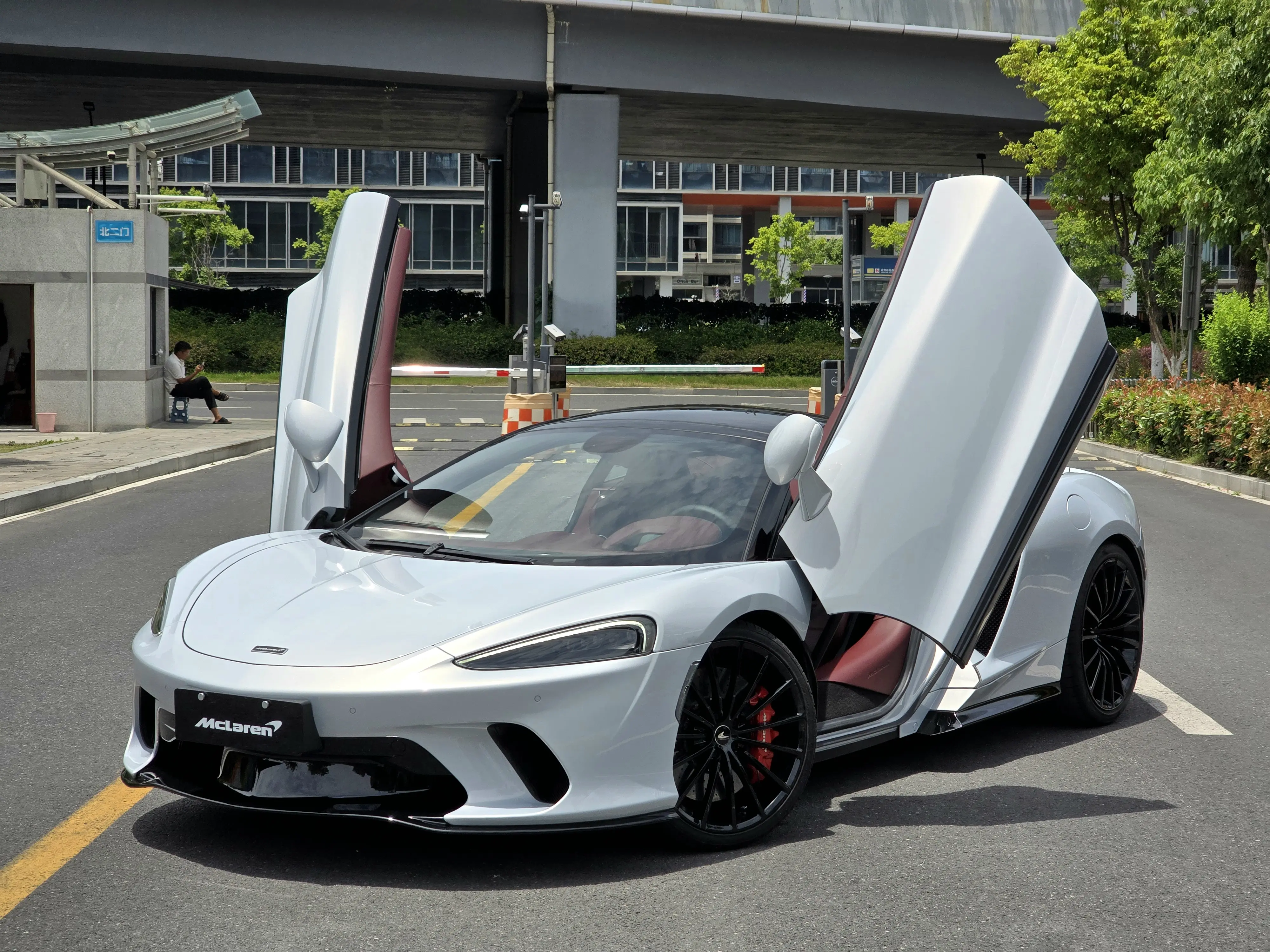 McLaren GT