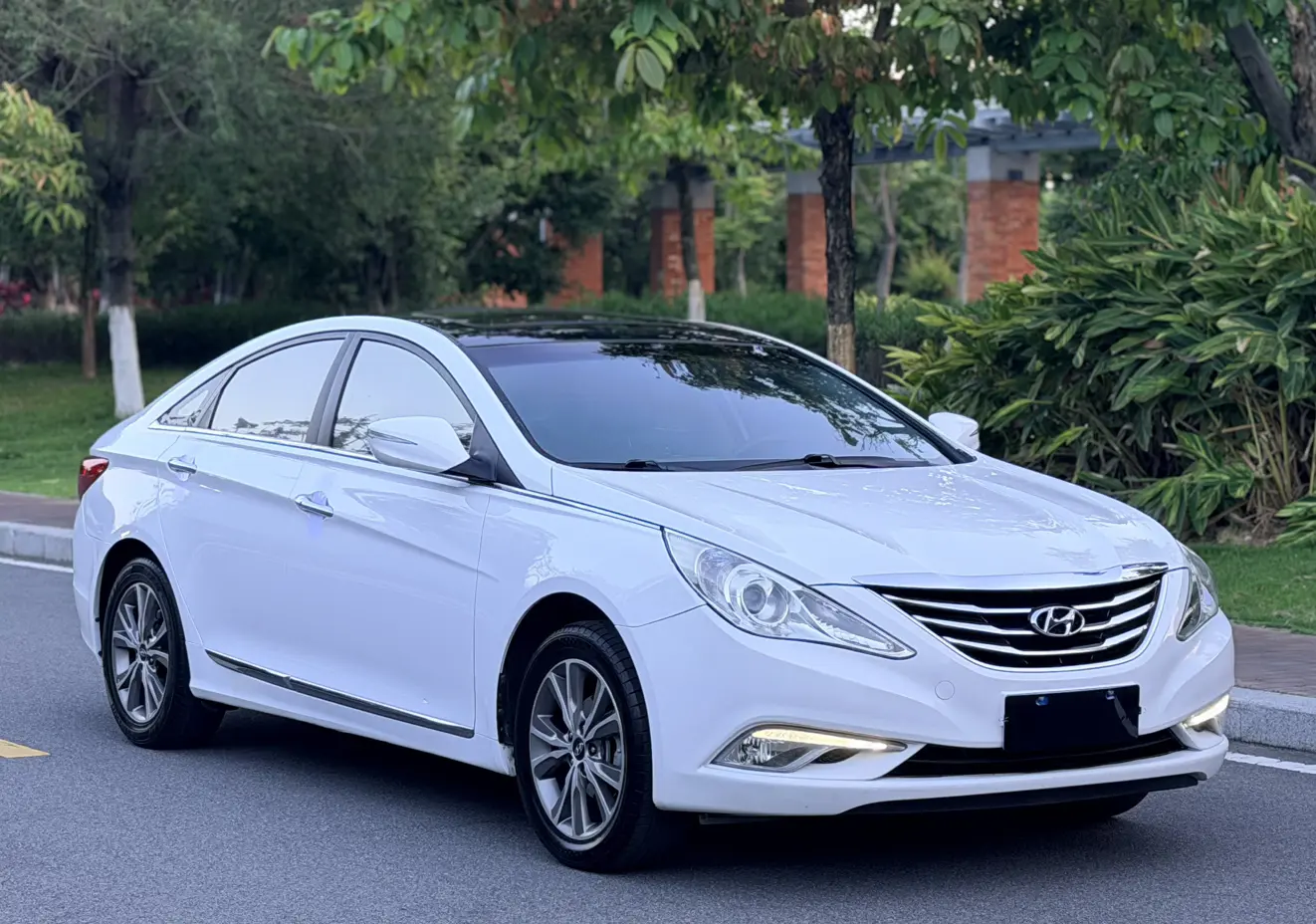 Hyundai Sonata eight
