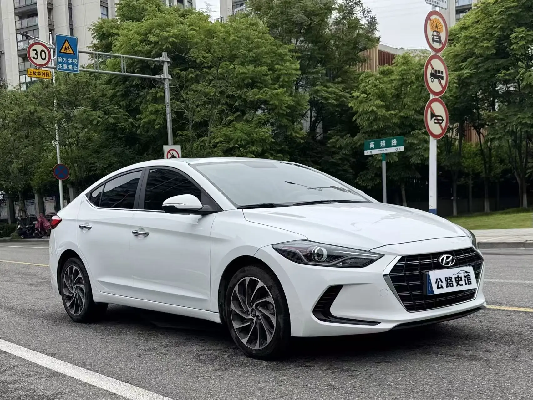 Hyundai Lead