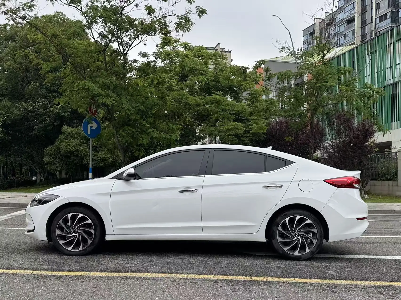 Hyundai Lead