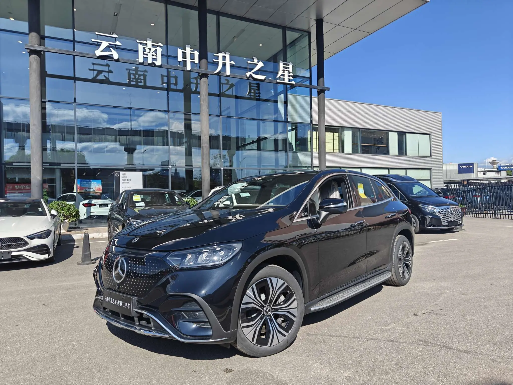 Mercedes-Benz EQE SUV