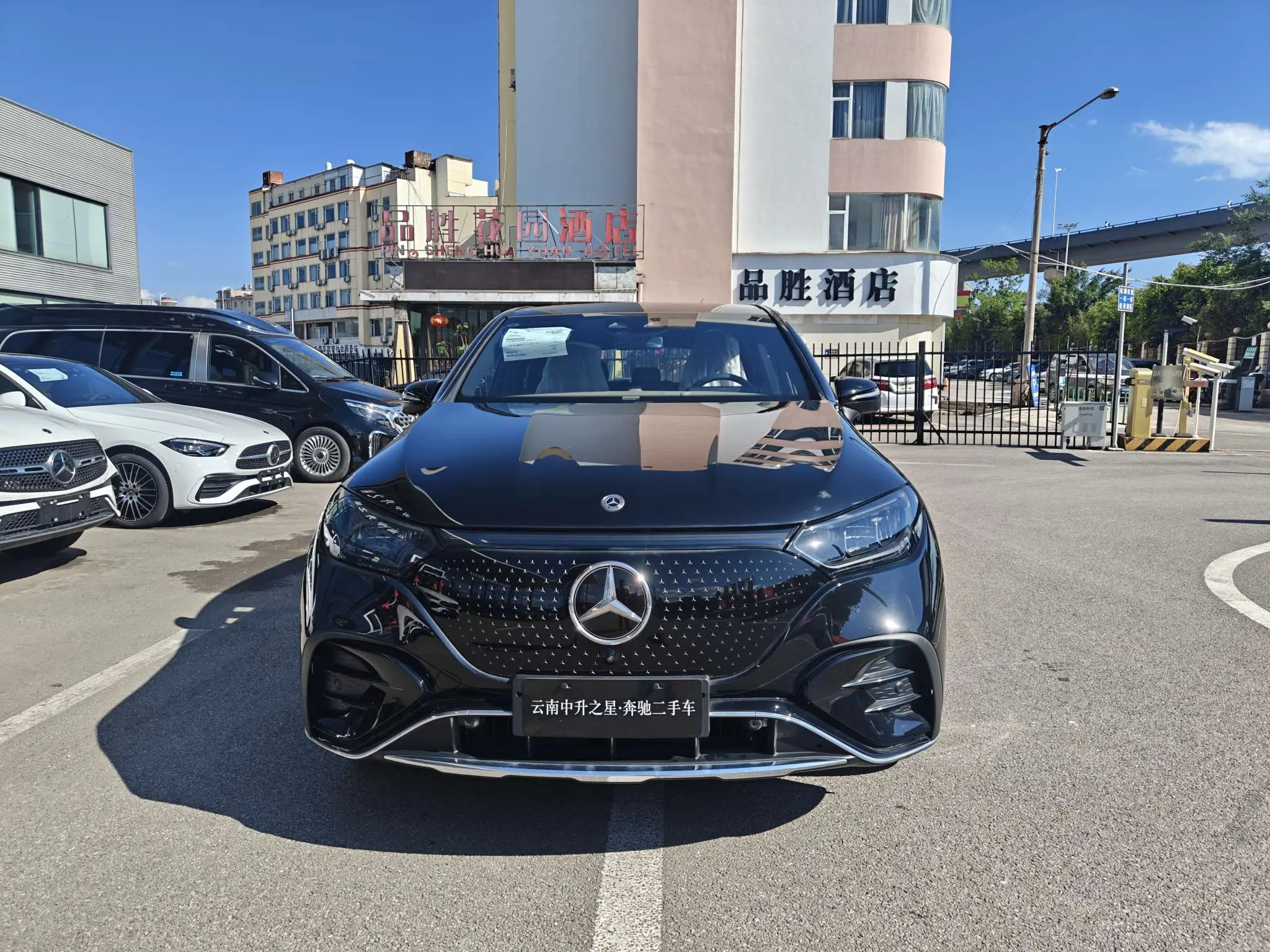 Mercedes-Benz EQE SUV