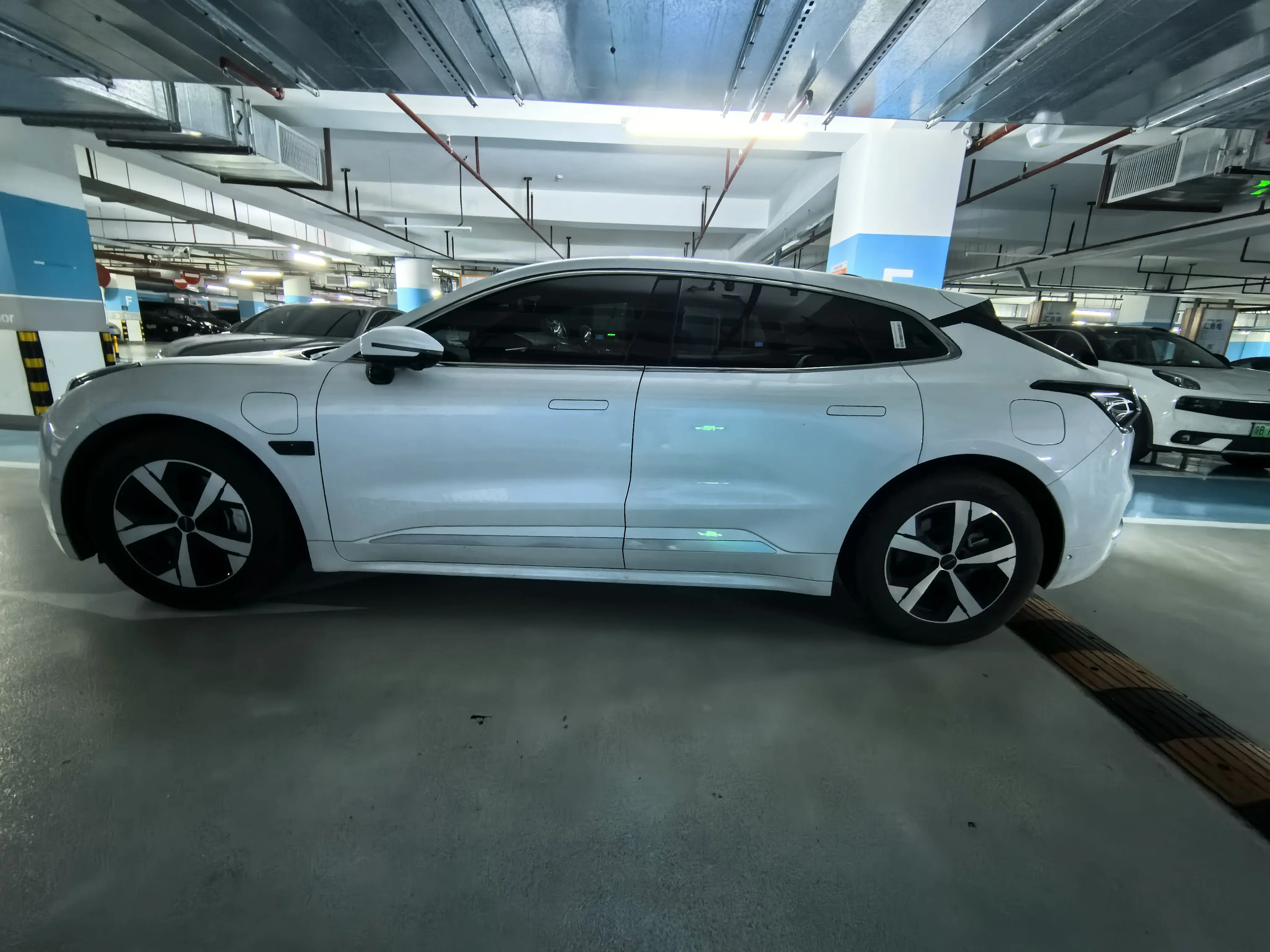 ZEEKR 001