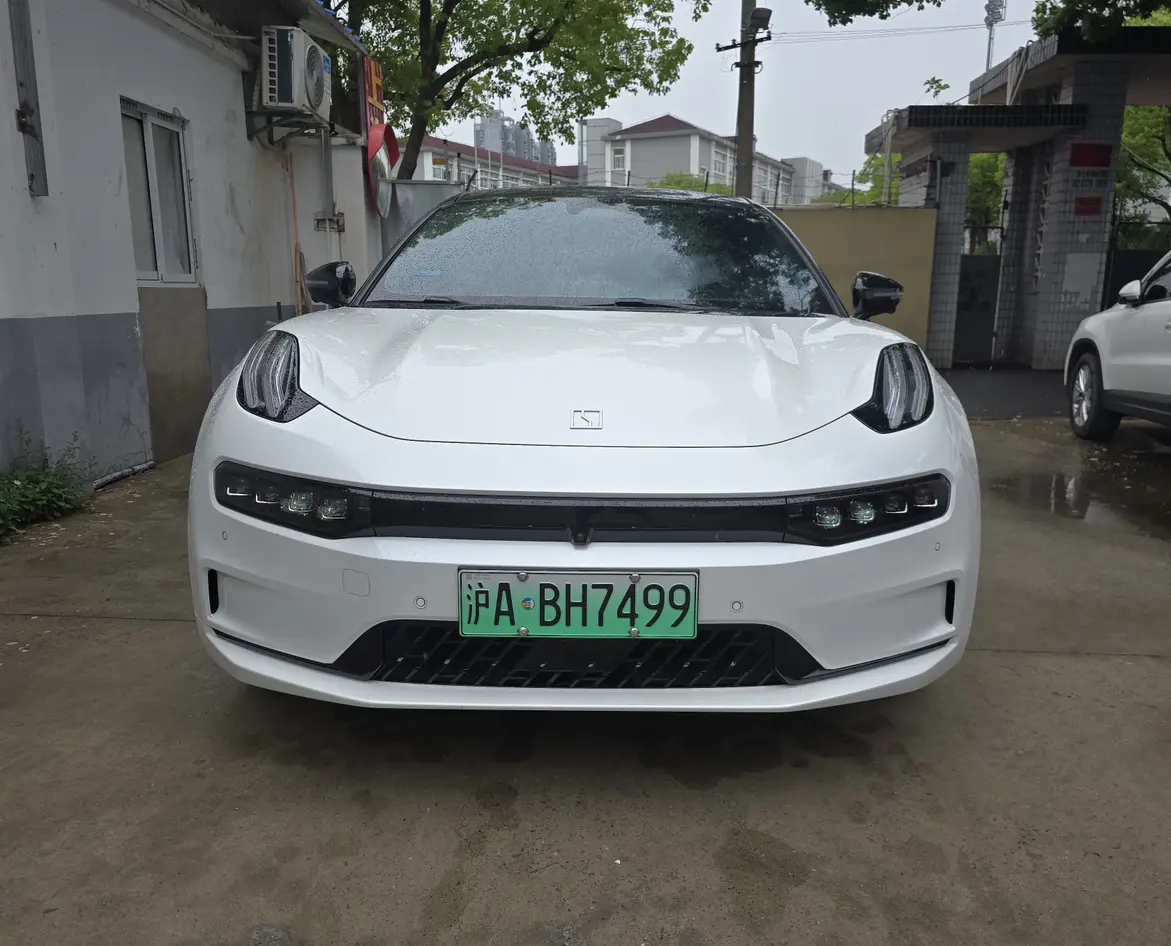 ZEEKR 001