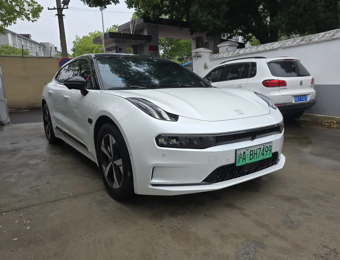 ZEEKR 001